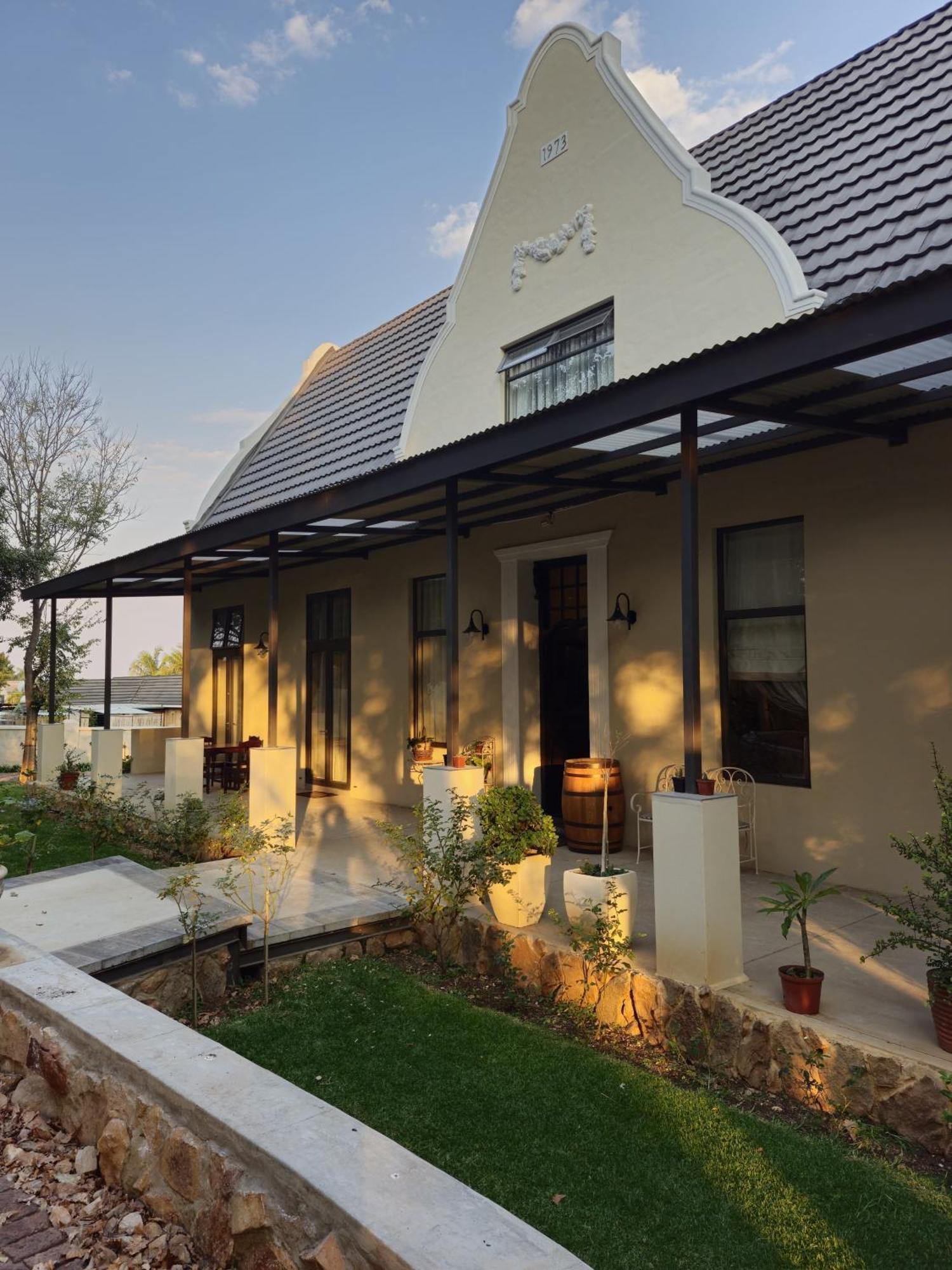 Le Chateau Guest House And Conference Centre Kempton Park Eksteriør bilde
