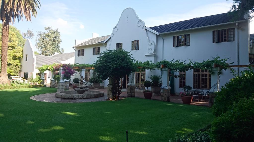 Le Chateau Guest House And Conference Centre Kempton Park Eksteriør bilde
