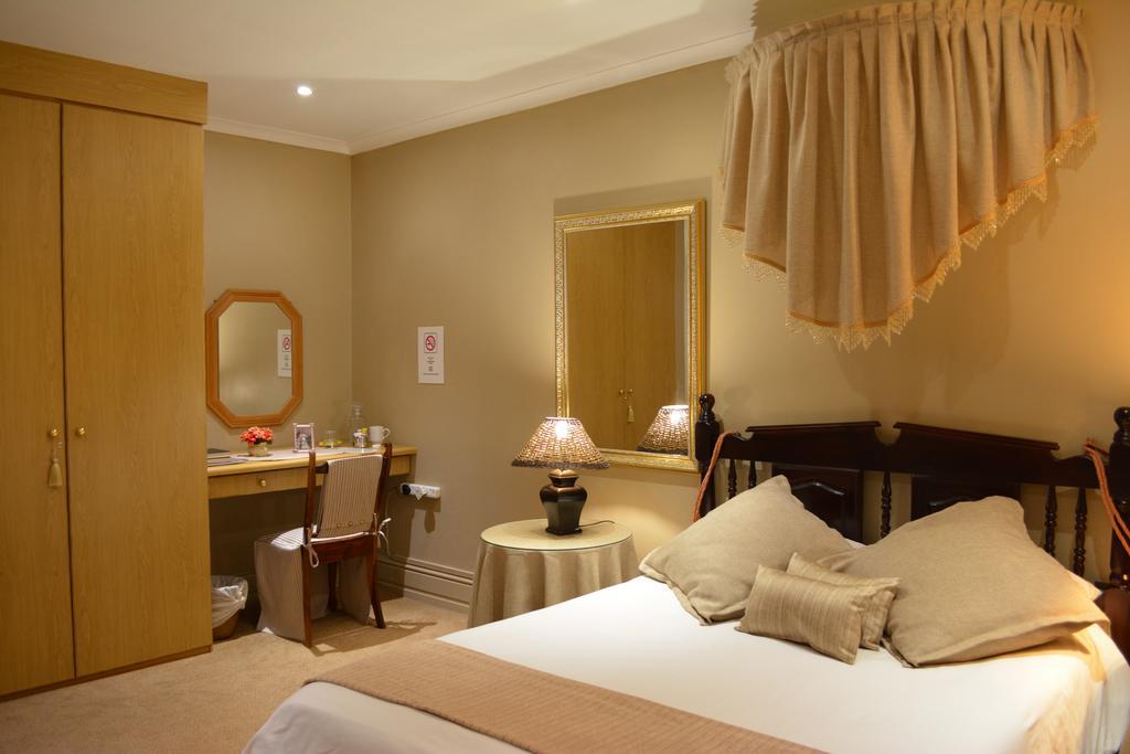 Le Chateau Guest House And Conference Centre Kempton Park Eksteriør bilde