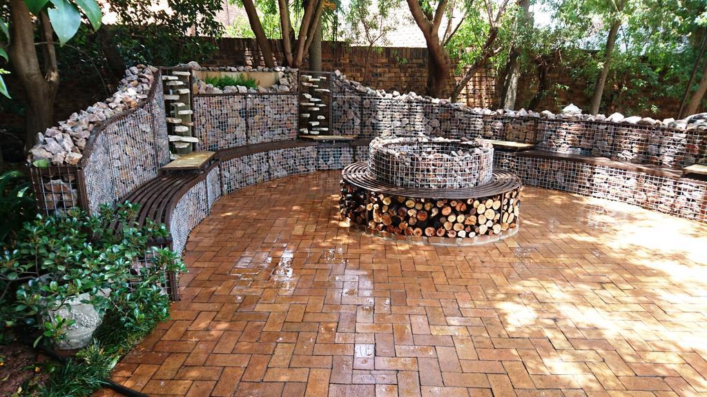 Le Chateau Guest House And Conference Centre Kempton Park Eksteriør bilde