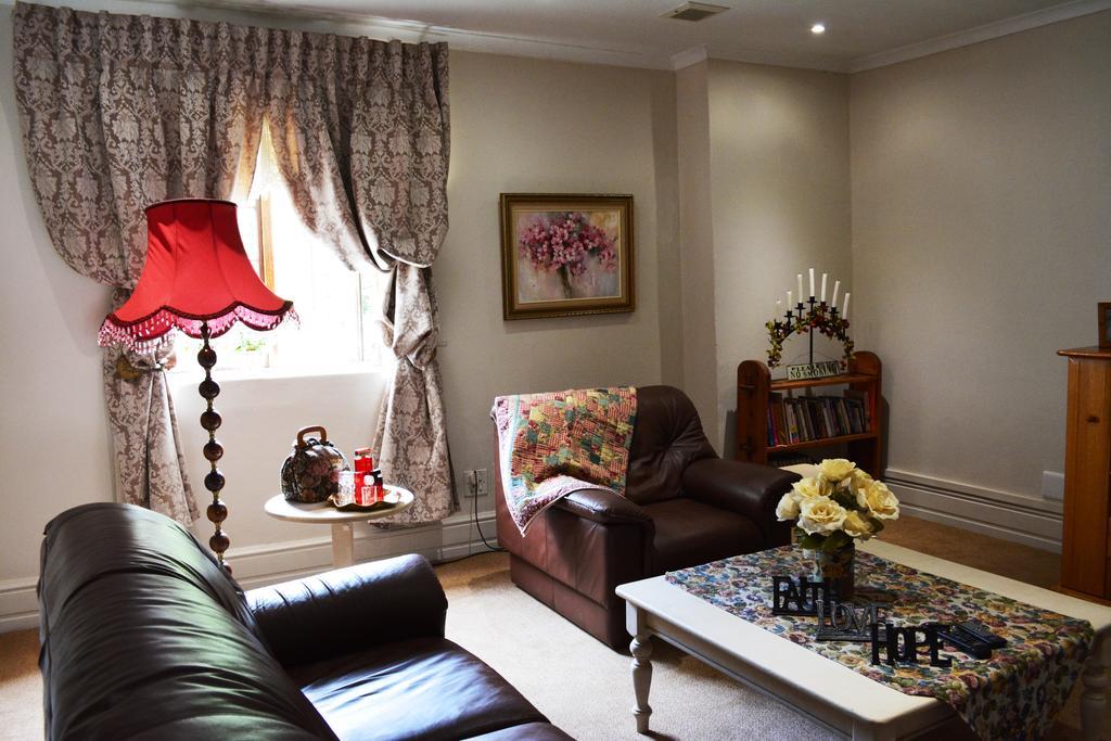 Le Chateau Guest House And Conference Centre Kempton Park Eksteriør bilde